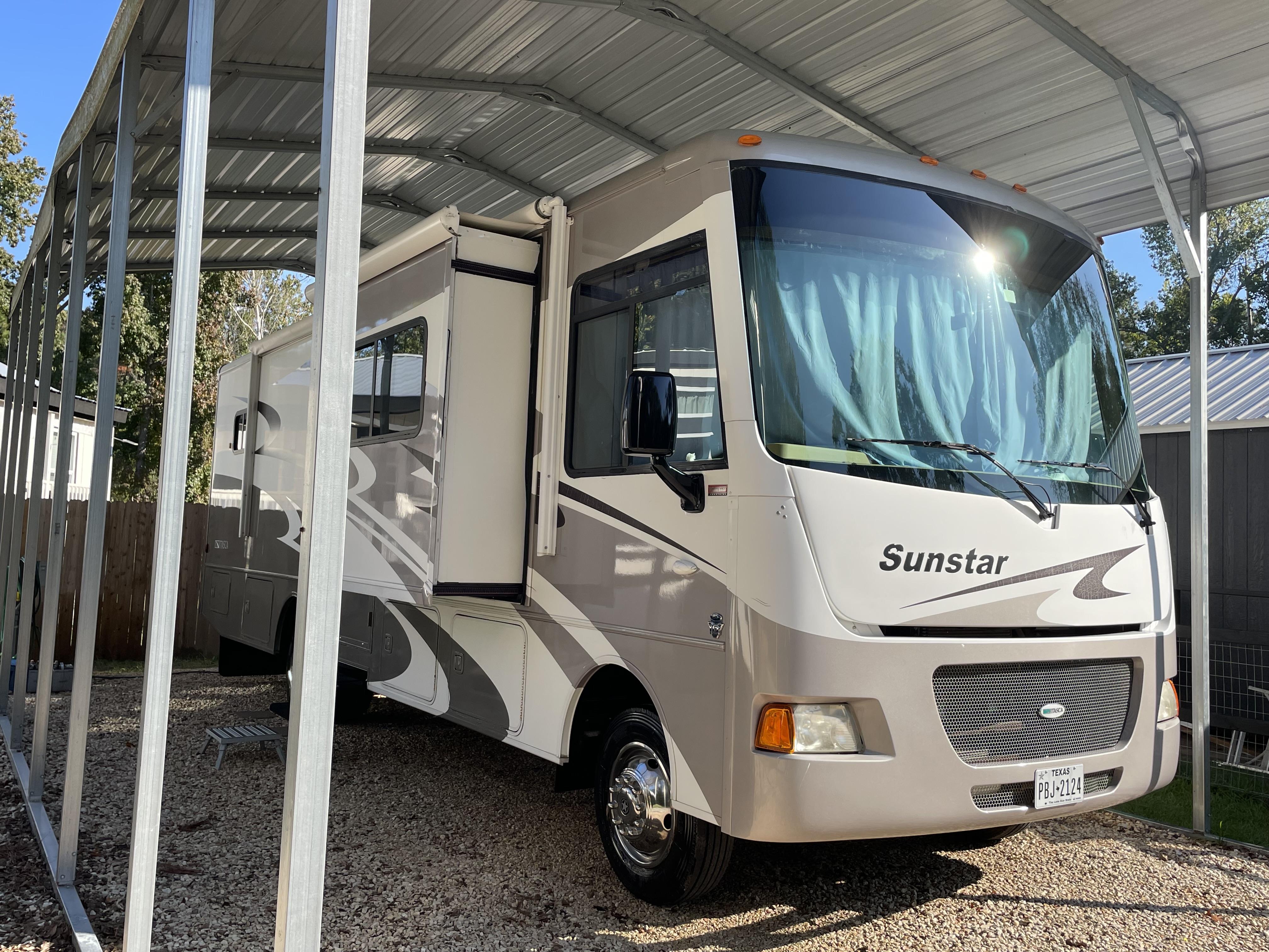 2013 Winnebago Sunstar 30T Front Passenger Side